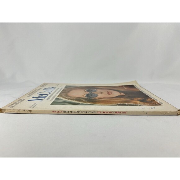 VTG McCall's Magazine April 1969 Catherine Deneuve and Jackie Kennedy Onassis VG - Picture 5 of 6